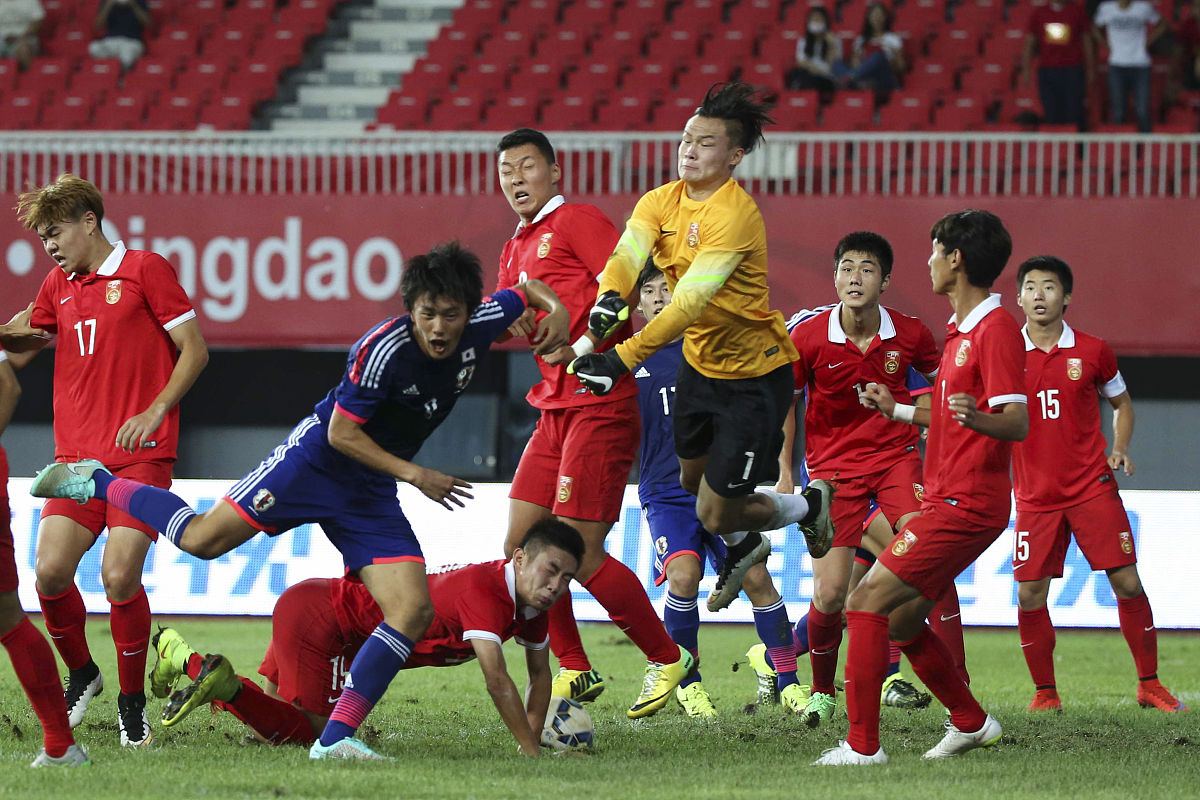 中国队鏖战日本队，梁靖崑扛起全队