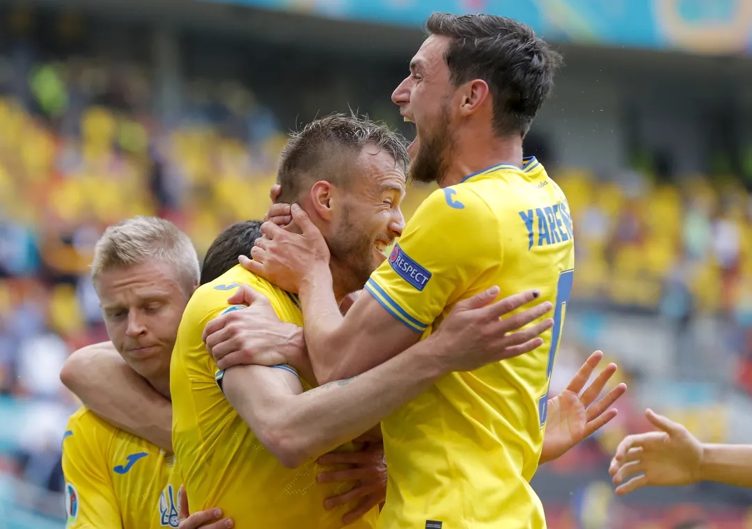 爱游戏官方入口-丹麦队鏖战马来西亚队，黄鸭组合刷新纪录