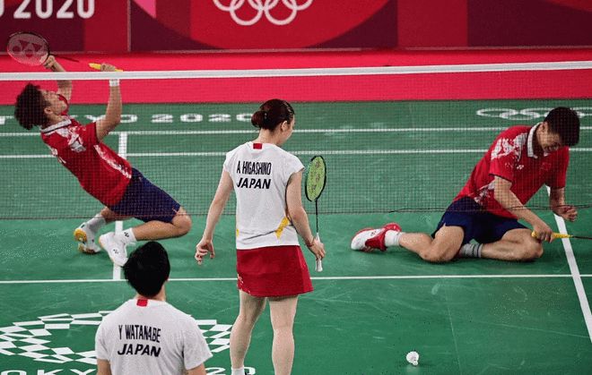 韩国队绝杀日本队，黄鸭组合带队取胜