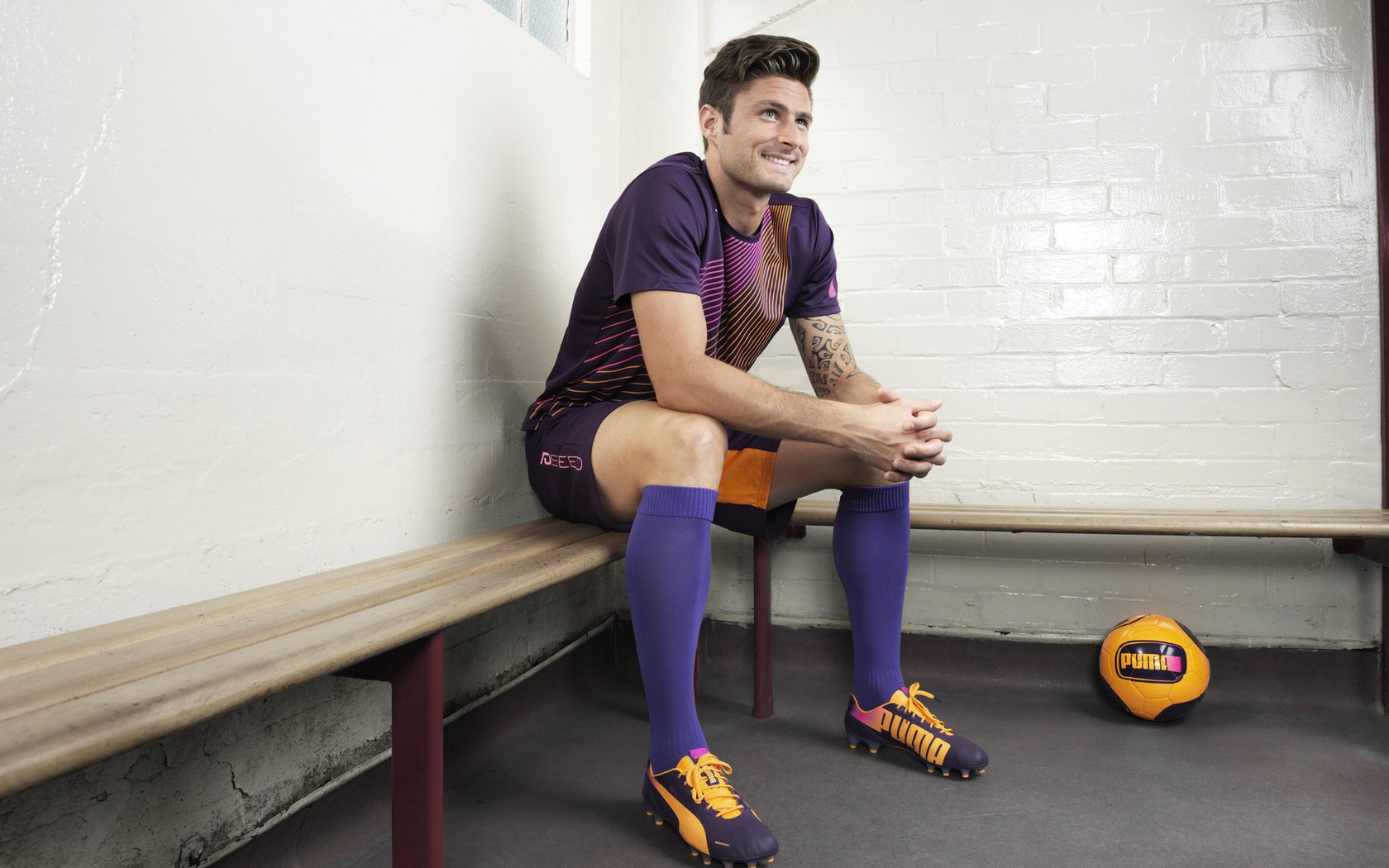 战术铁幕与东方晨曦,英格兰的压制艺术与久保建英的领袖之路