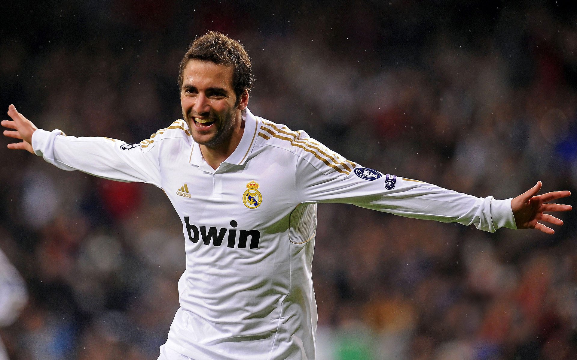 F1年度争冠之夜，库尔图瓦关键回合不手软