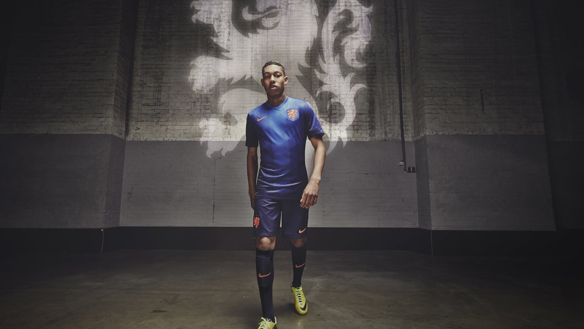 F1年度争冠之夜，库尔图瓦关键回合不手软